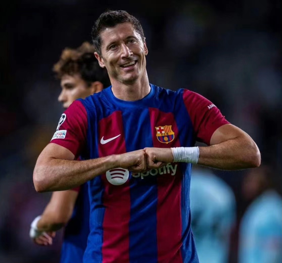 In het nieuwe Champions League-seizoen scoort Lewandowski 100 doelpunten en de legende gaat verder